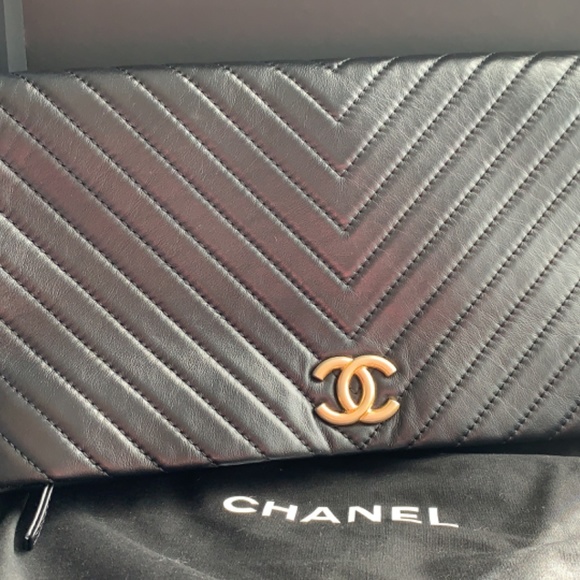 Chanel Chevon clutch - Picture 4 of 11